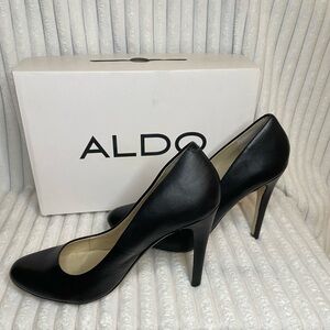 ALDO Pumps. Black, size 8, excellent condition.
